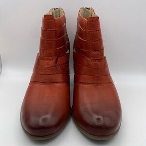 Josef Seibel Bonnie cutout leather ankle bootie in burnt orange size 37 or 6